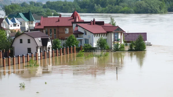 Ingestroomd water op de straten byisk. — Stockfoto