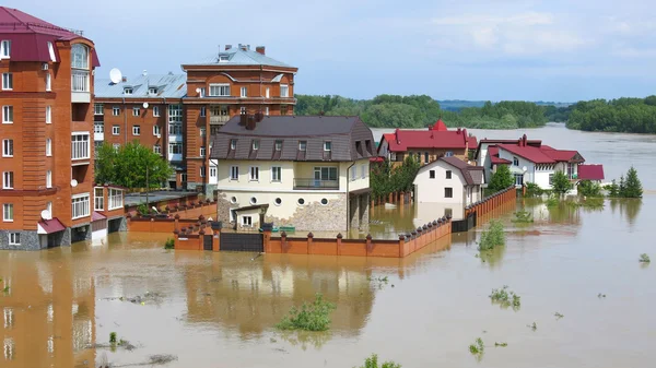 Flood water on the streets Byisk. — Stock Photo, Image