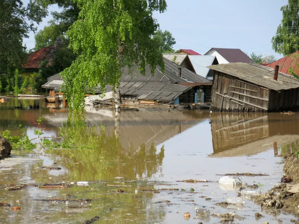 Agua de inundación en las calles Byisk . Imagen De Stock