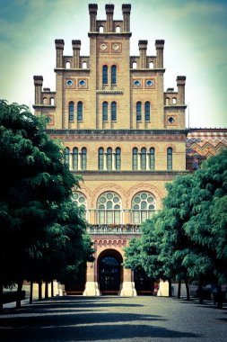 Üniversitesi'nin eski bina