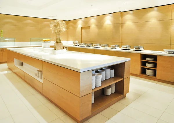 sıcak tonlarda iç modern mutfak