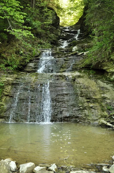 Wasserfall in den Karpaten — Stockfoto