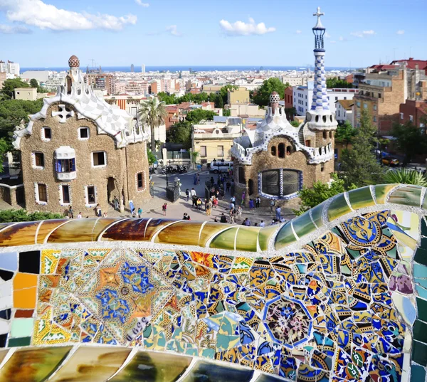 Keramisk mosaik i park güell — Stockfoto