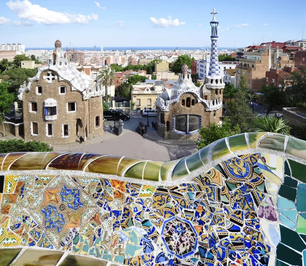 Keramisk mosaik i park güell — Stockfoto
