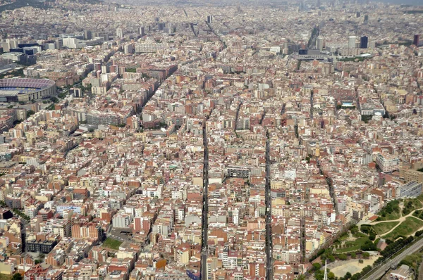 Schöne Aussicht auf die Stadt aus der Höhe — Stockfoto