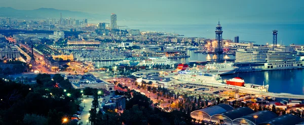 Schöne Aussicht auf die Stadt aus der Höhe — Stockfoto