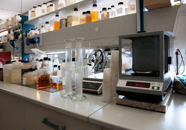 Laboratorium voor chemische analyse — Stockfoto