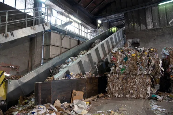 Papier- und Zellstofffabrik - Altpapier — Stockfoto