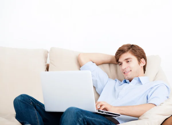 Man using laptop — Stock Photo, Image