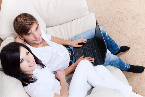 Young couple — Stock Photo, Image