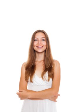 katlanmış silah ile duran genç bir kadın