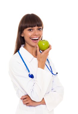 kadın doktor bir elma yemek