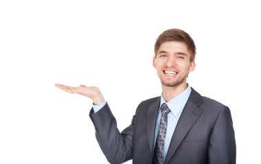 bir şey ellerinde tutan yakışıklı genç iş adamı