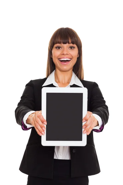 Mulher de negócios segurando um computador tablet — Fotografia de Stock