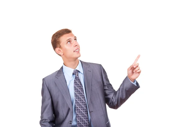 Guapo joven hombre de negocios feliz sonrisa apuntar con el dedo hacia arriba al espacio de copia vacía — Foto de Stock