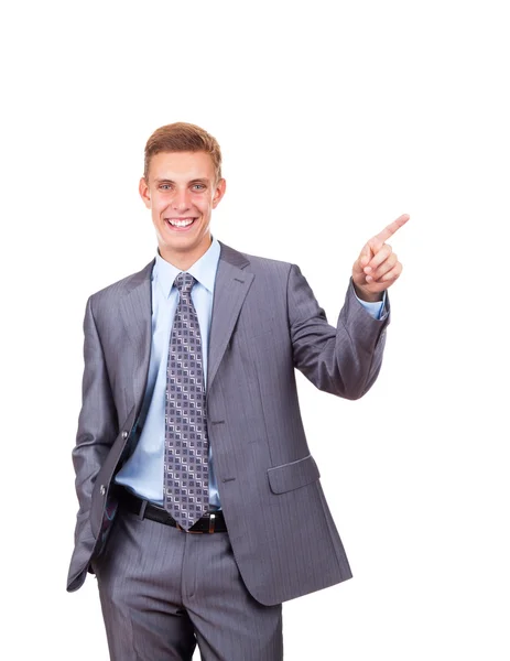 Guapo joven hombre de negocios feliz sonrisa señalar el dedo al espacio de copia vacía — Foto de Stock