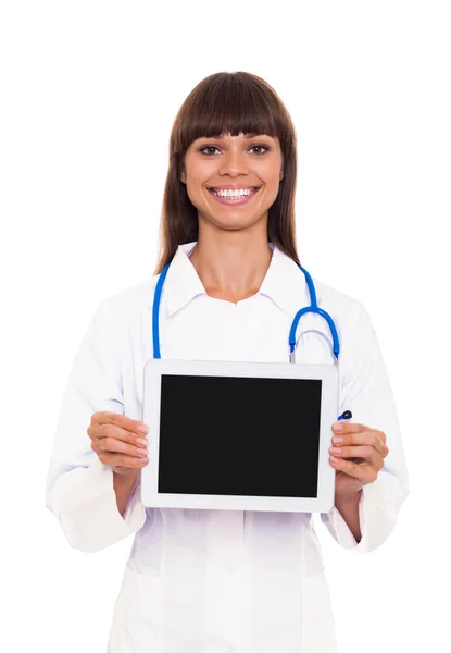 Médico médico mulher sorriso segurar tablet pc — Fotografia de Stock