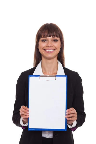 Mujer de negocios sonrisa sosteniendo portapapeles vacío — Foto de Stock