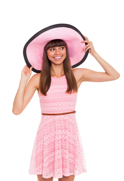 Mulher de vestido de verão rosa e chapéu — Fotografia de Stock
