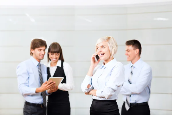 Telefonata da donna d'affari — Foto Stock