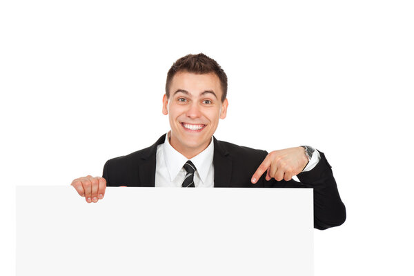 Бизнесмен держит чистую белую карточку
