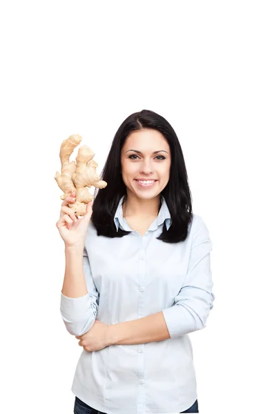 Mujer joven con jengibre naranja en la mano — Foto de Stock