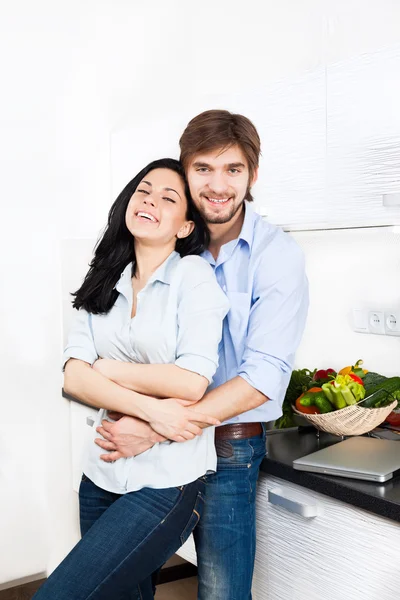 Par på deras kök — Stockfoto