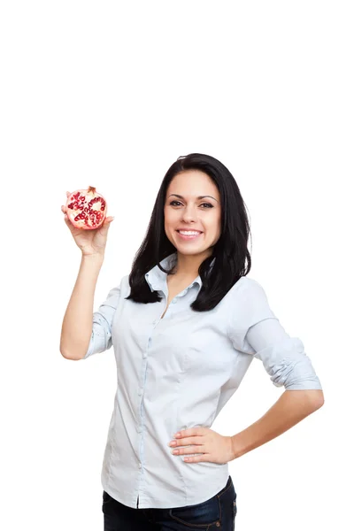 Junge Frau hält Granatapfel in der Hand — Stockfoto