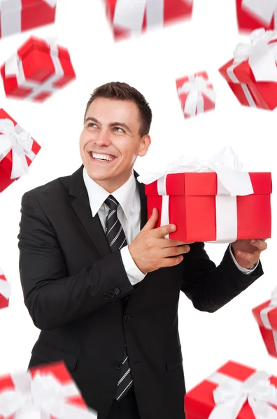 Hombre de negocios celebrar caja de regalo — Foto de Stock