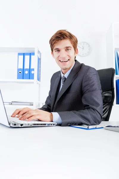 Zakenman aan het werk Laptop — Stockfoto