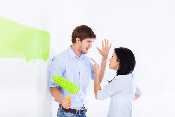 Conflict couple, paint in green color white wall — Stock Photo, Image