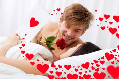 Sevgililer günü çift yatakta yatan tr