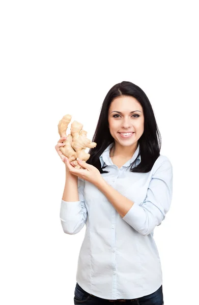 Junge Frau mit orangefarbenem Ingwer in der Hand — Stockfoto