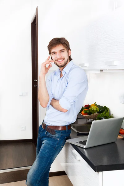 Man in kitchen making a phone call — Stock Photo, Image