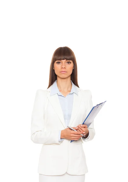 Geschäftsfrau mit einem Lächeln, in der Hand ein blaues Klemmbrettpapier — Stockfoto