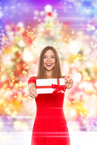 Happy girl hold red gift card — Stock Photo, Image