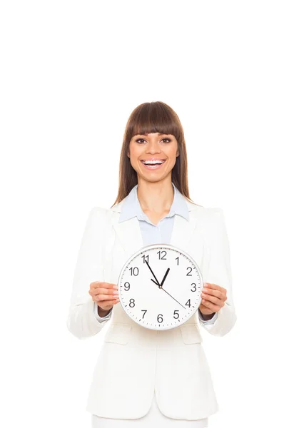 Mujer de negocios sonrisa, celebración de reloj —  Fotos de Stock