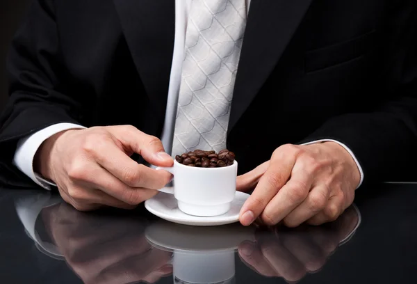 ビジネスマンの持ち株コーヒー — ストック写真
