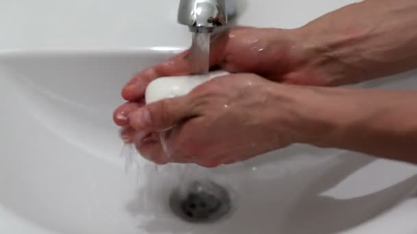 kadın yıkama elinde