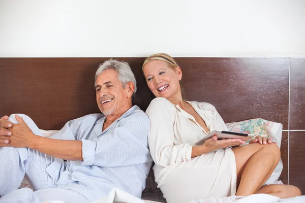 Senior couple on sofa — Stock Photo, Image