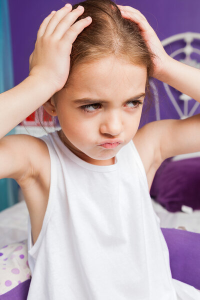 Несчастная грустная девочка
