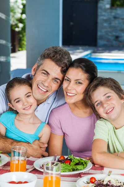 Familia almorzar — Foto de Stock