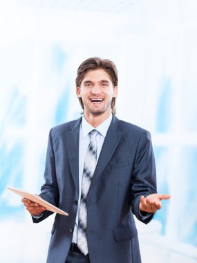 iş adamı tablet pad tutar