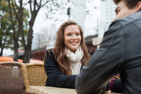 Woman With Man At Outdoor Restaurant — Stock Photo, Image