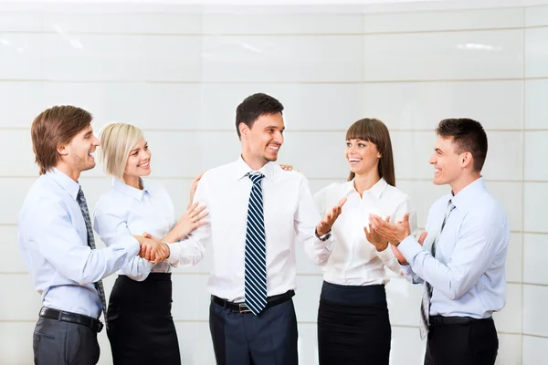 Gente de negocios aplaudiendo — Foto de Stock