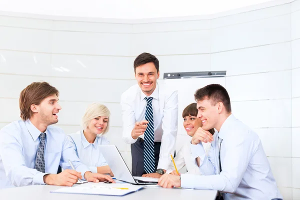 Business people looking to laptop screen — Stock Photo, Image