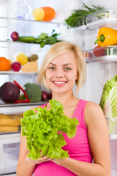 Woman holds green salad — Stock Photo, Image