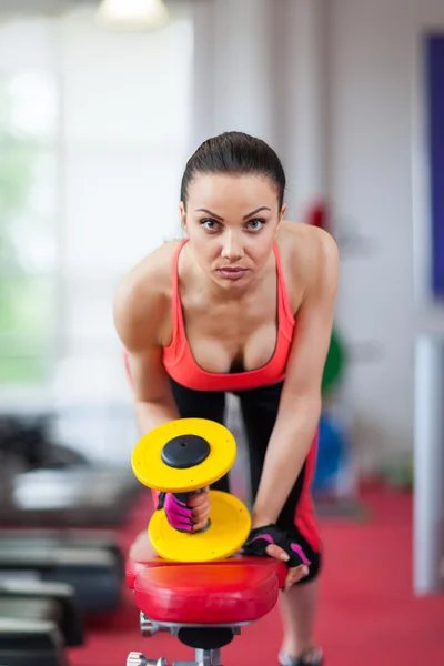 Woman exercising with dumbbells — Stock Photo, Image