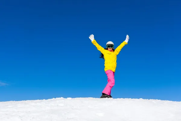 Snowboardåkare glida ner för backen — Stockfoto