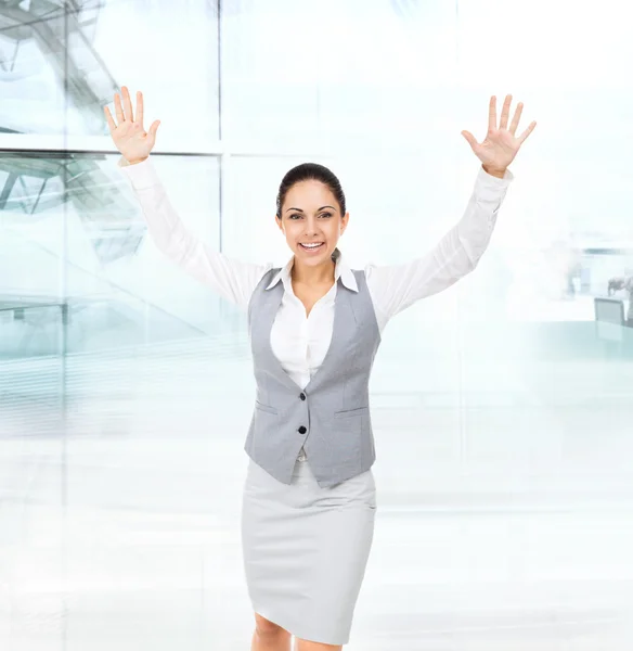 หญิงธุรกิจ ยกมือขึ้น — ภาพถ่ายสต็อก